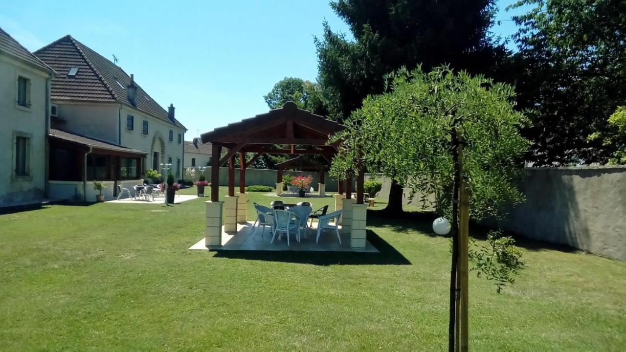 蝴蝶庄园酒店 Beaujeu-Saint-Vallier-et-Pierrejux 外观 照片