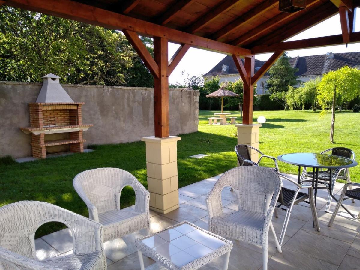 蝴蝶庄园酒店 Beaujeu-Saint-Vallier-et-Pierrejux 外观 照片