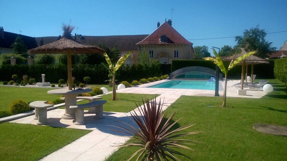 蝴蝶庄园酒店 Beaujeu-Saint-Vallier-et-Pierrejux 外观 照片
