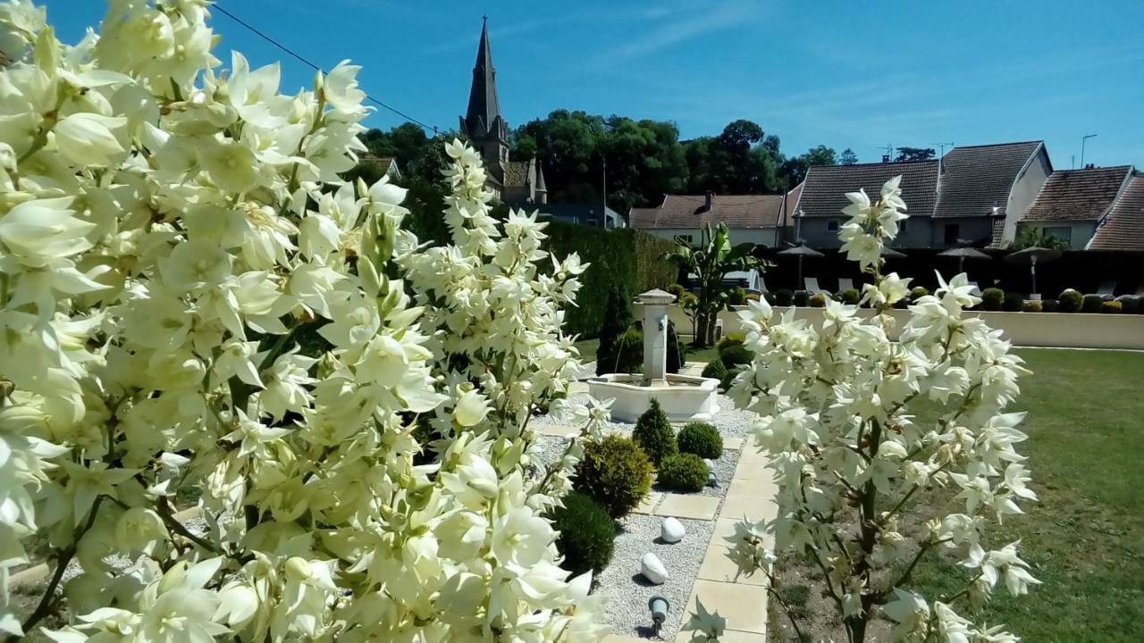 蝴蝶庄园酒店 Beaujeu-Saint-Vallier-et-Pierrejux 外观 照片