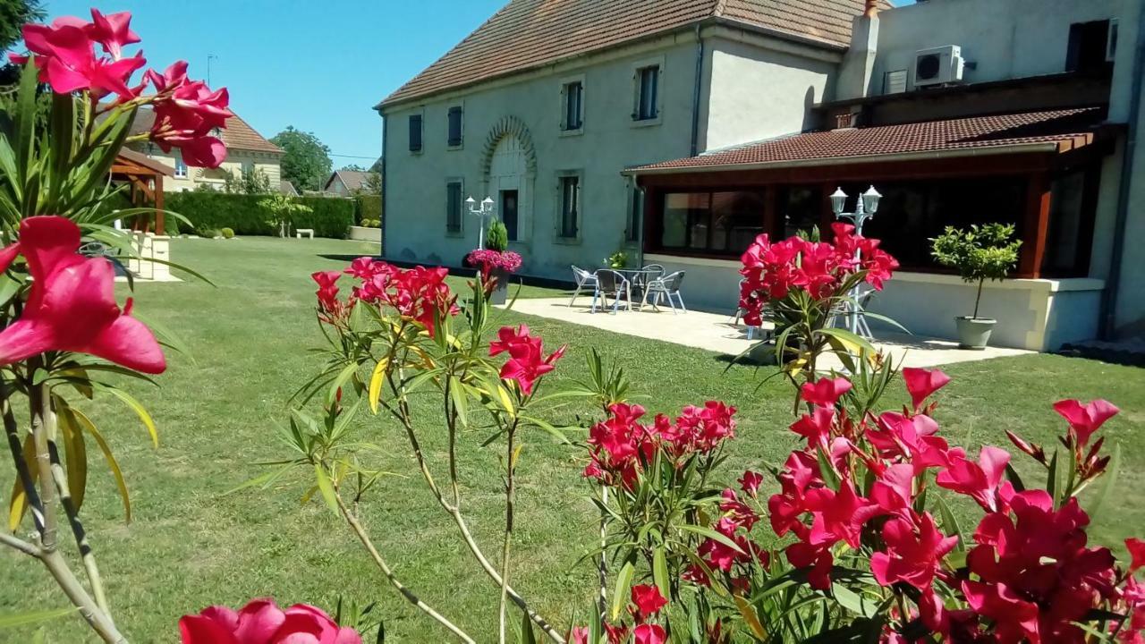 蝴蝶庄园酒店 Beaujeu-Saint-Vallier-et-Pierrejux 外观 照片