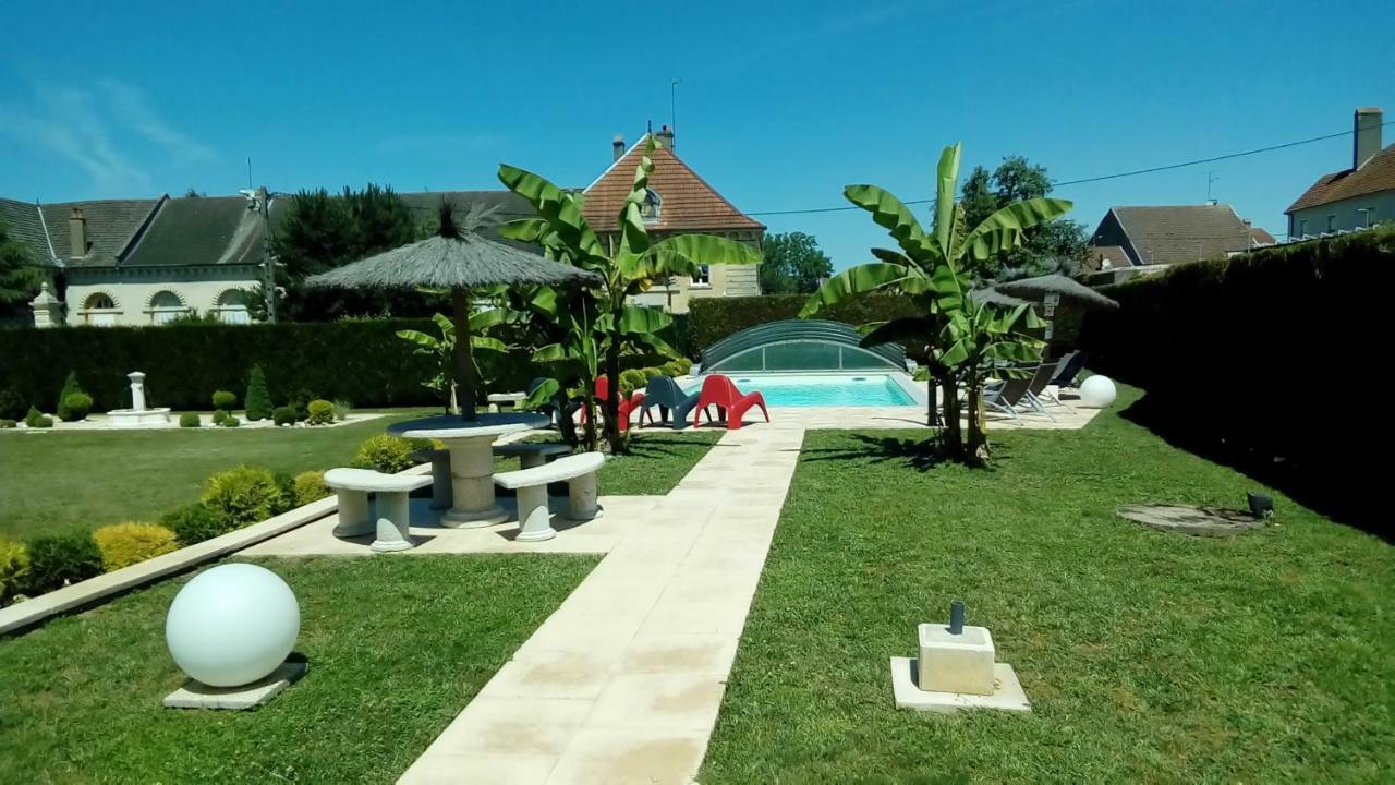 蝴蝶庄园酒店 Beaujeu-Saint-Vallier-et-Pierrejux 外观 照片